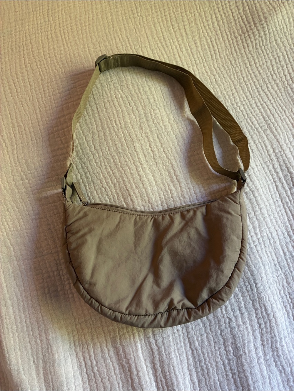 Old Navy Crescent Crossbody - Picture 3 of 6